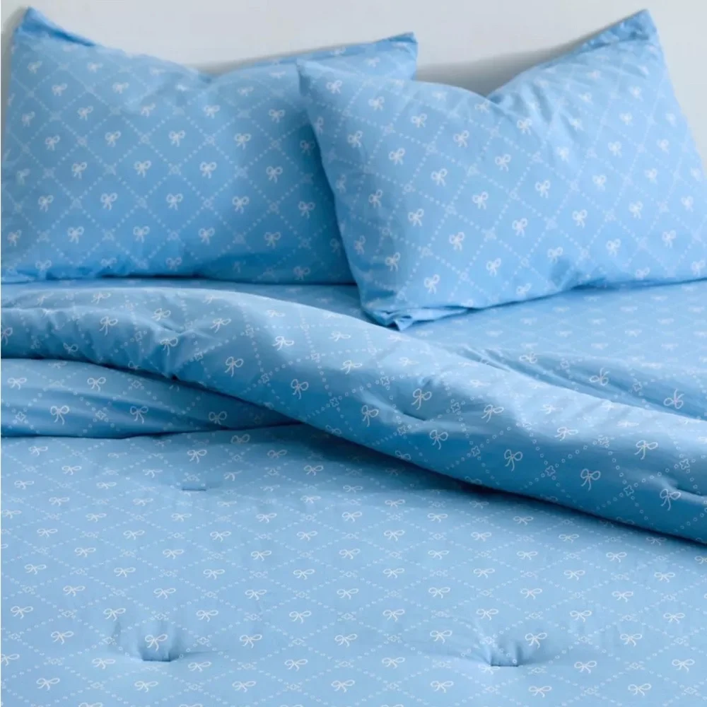 URBAN OUTFITTERS Eloise Bow Patterned Core Comforter Set